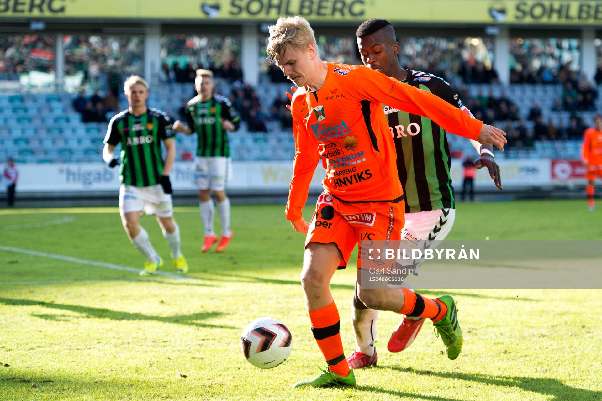 Varbergs Erik Lund jagas av Gais Bryan Johansson
