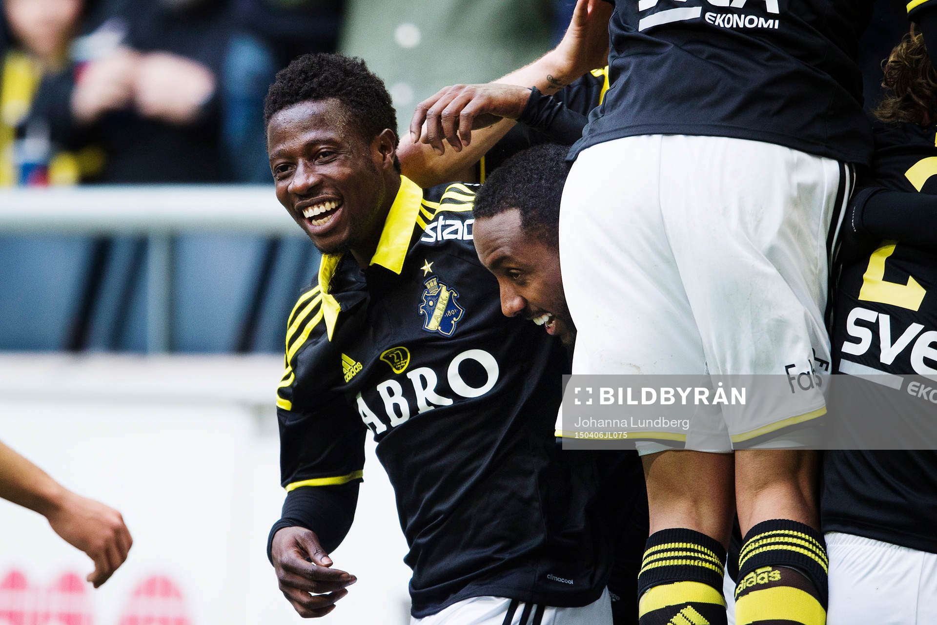 s Ebenezer Ofori (tv) och Henok Goitom (th) jublar