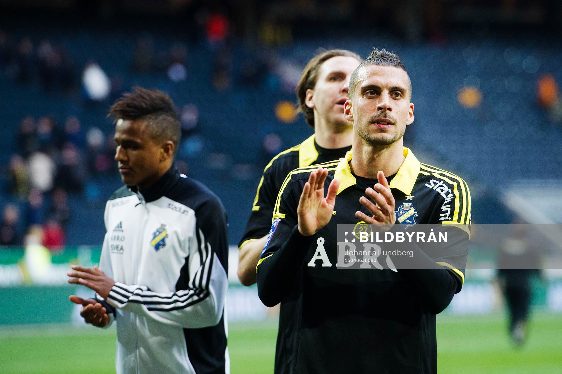 AIK:s Panajotis Dimitriadis tackar publiken efter fotbollsmatchen i Allsvenskan mellan AIK och Halmstad den 6 april 2015 i Stockholm.