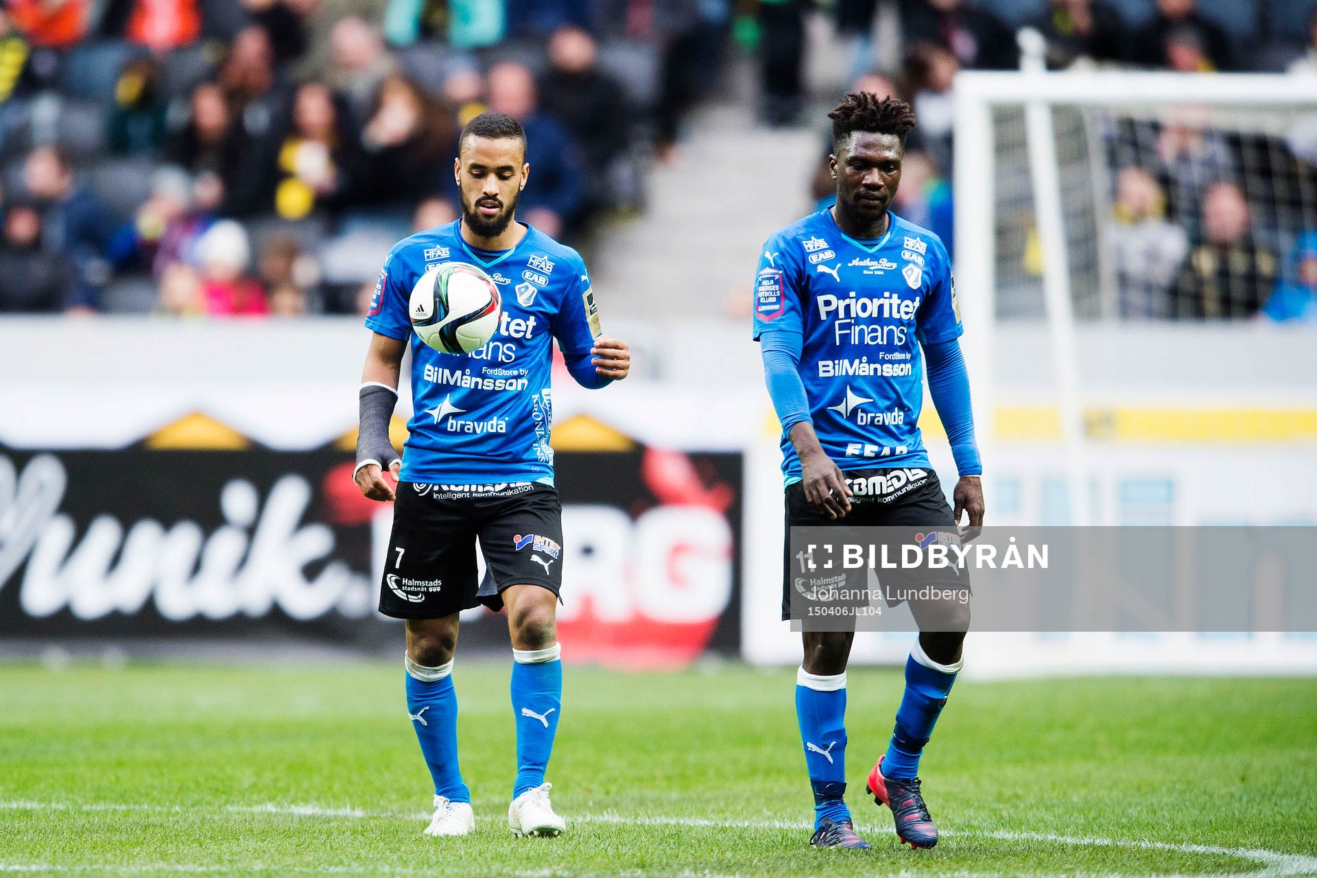 Halmstads Junes Barny  och King Osei Gyan deppar