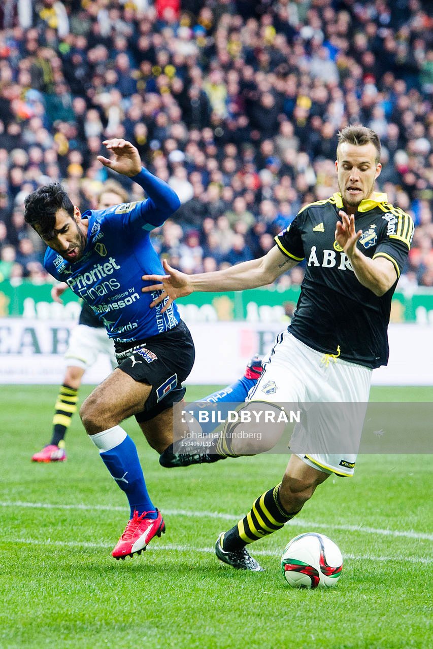 Halmstads Mohammed Ali Khan och AIK:s Fredrik Brustad under fotbollsmatchen i Allsvenskan mellan AIK och Halmstad den 6 april 2015 i Stockholm.