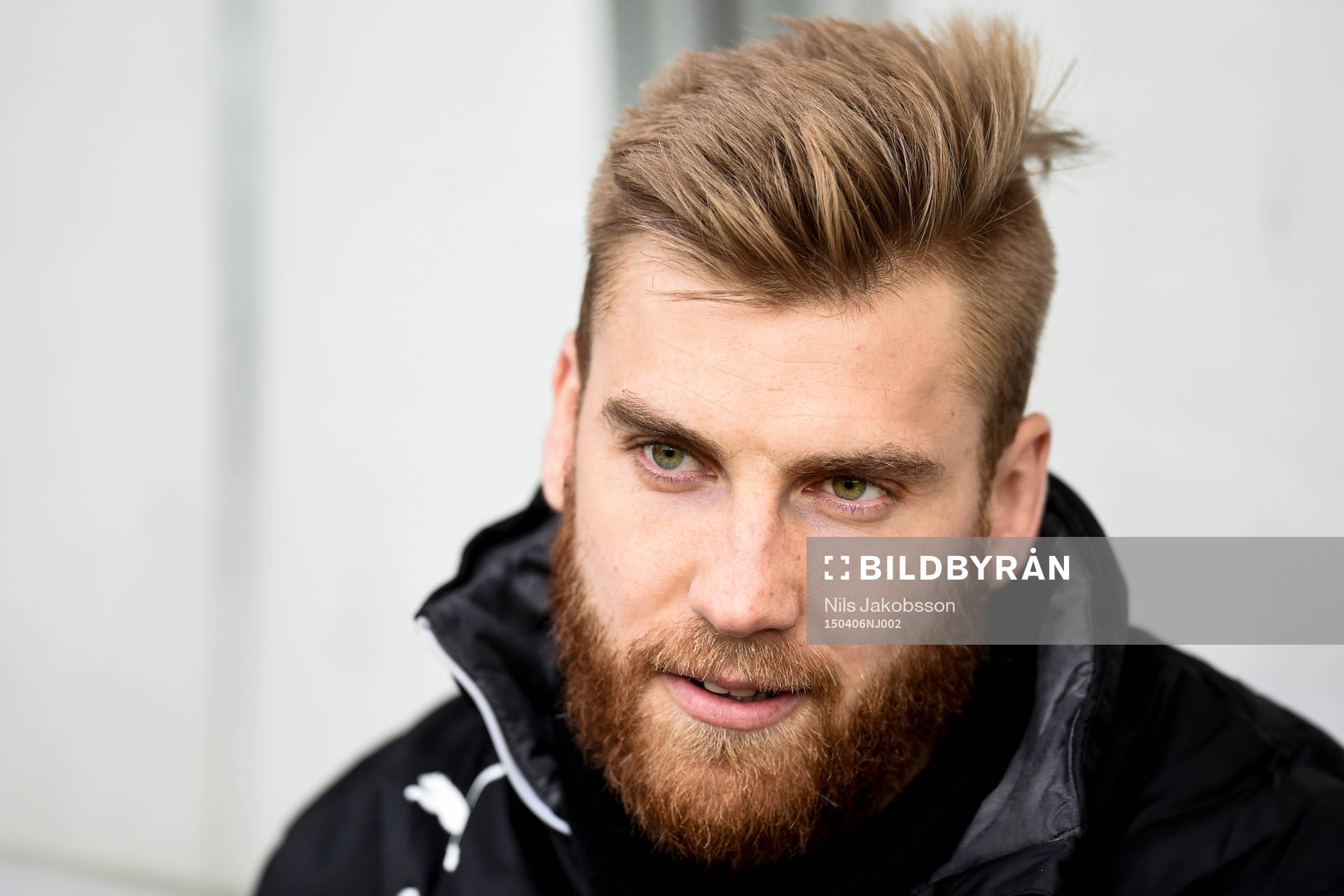 Malmö FFs Rasmus Bengtsson på bänken