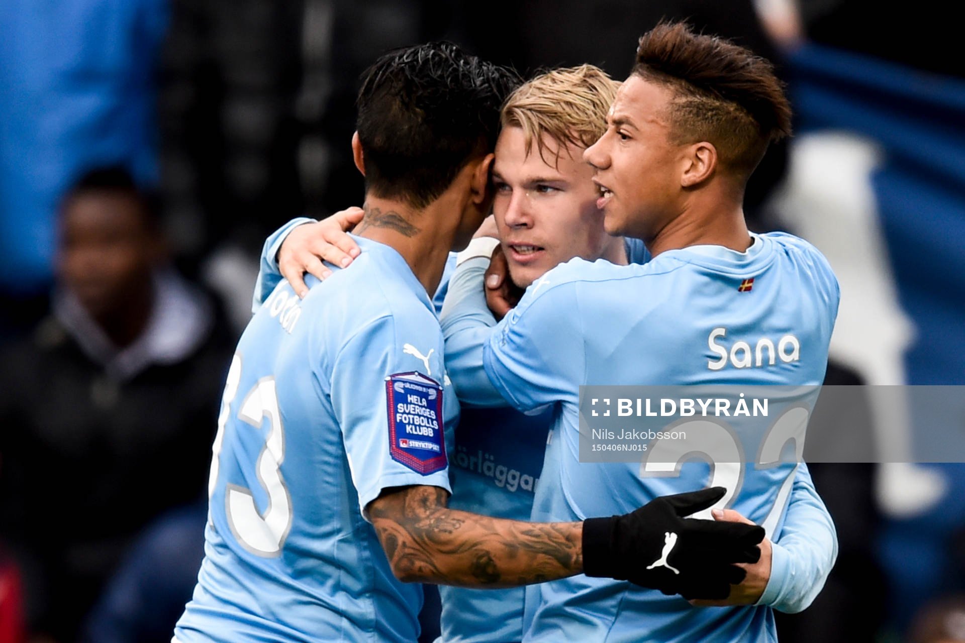 Malmö FFs Victor Yoshimar Yotun Flores (v) och Tobias Sana