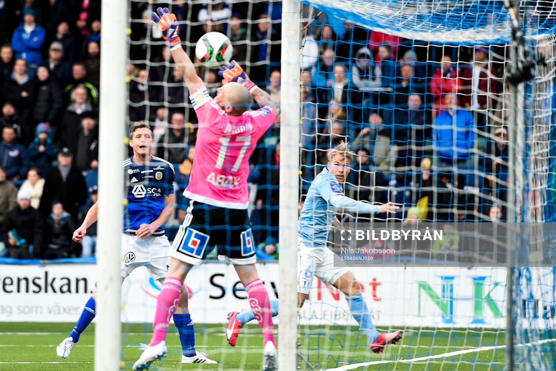 Malmö FFs Oscar Lewicki nickar 1-4 bakom Sundsvalls