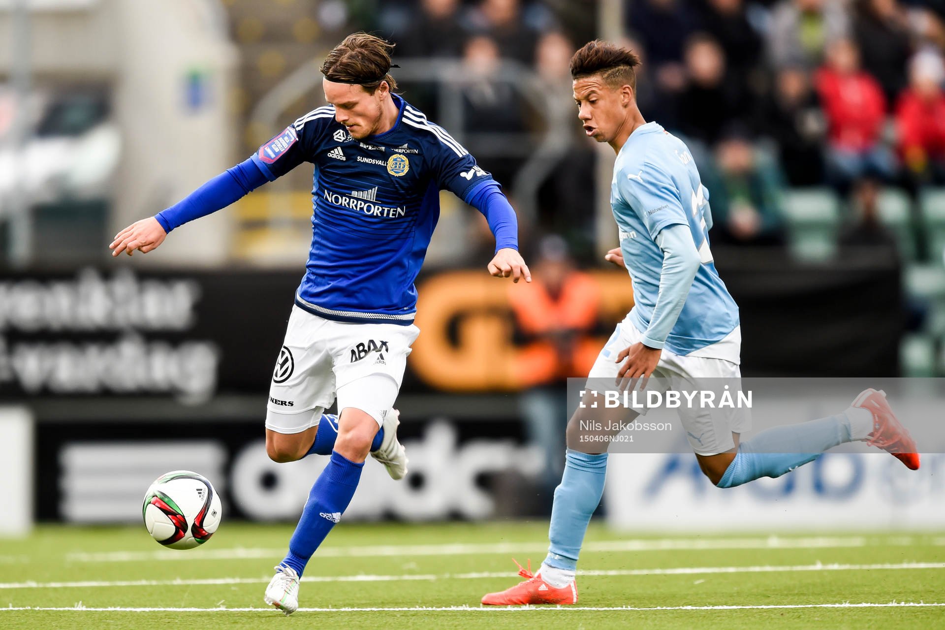 Sundsvalls Eric Larsson och Malmö FFs Tobias Sana