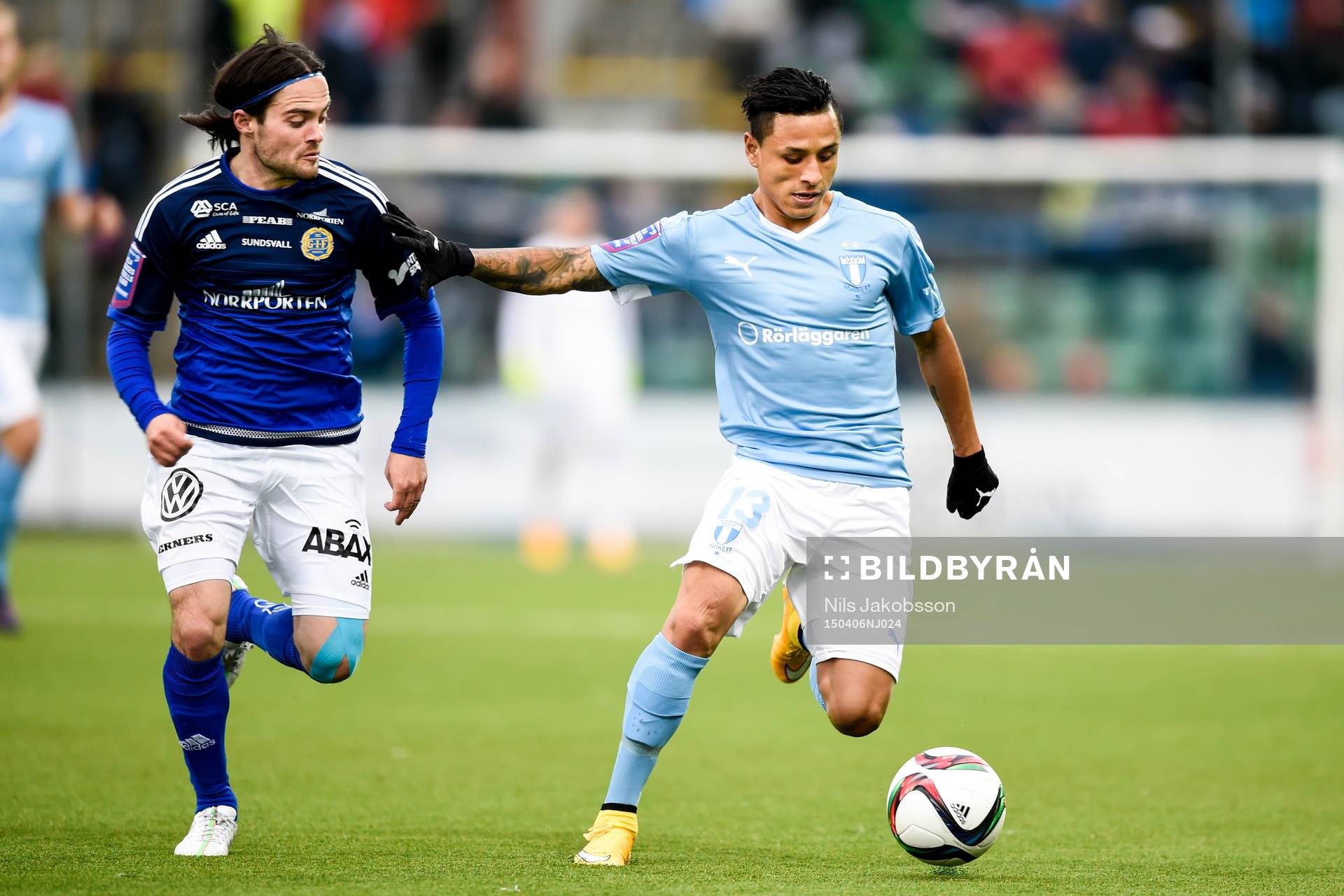 Sundsvalls Robbin Sellin och Malmö FFs Victor Yoshimar