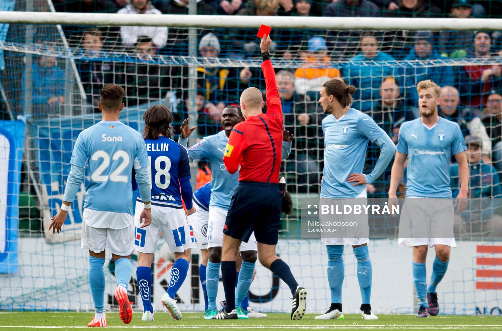 Malmö FFs Enock Kofi Adu får rött kort