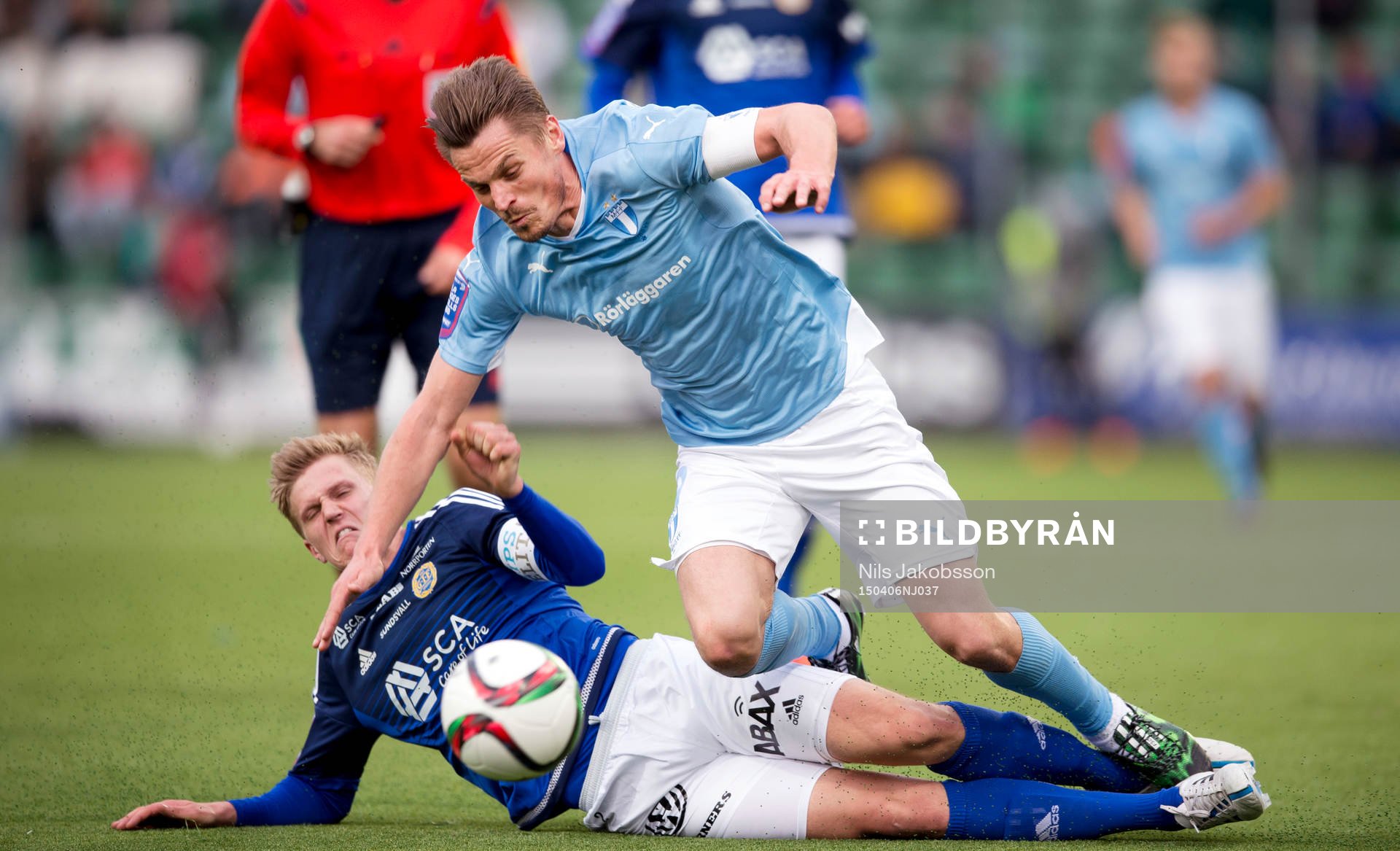 Sundsvalls Johan Eklund kapar Malmö FFs Markus Rosenberg