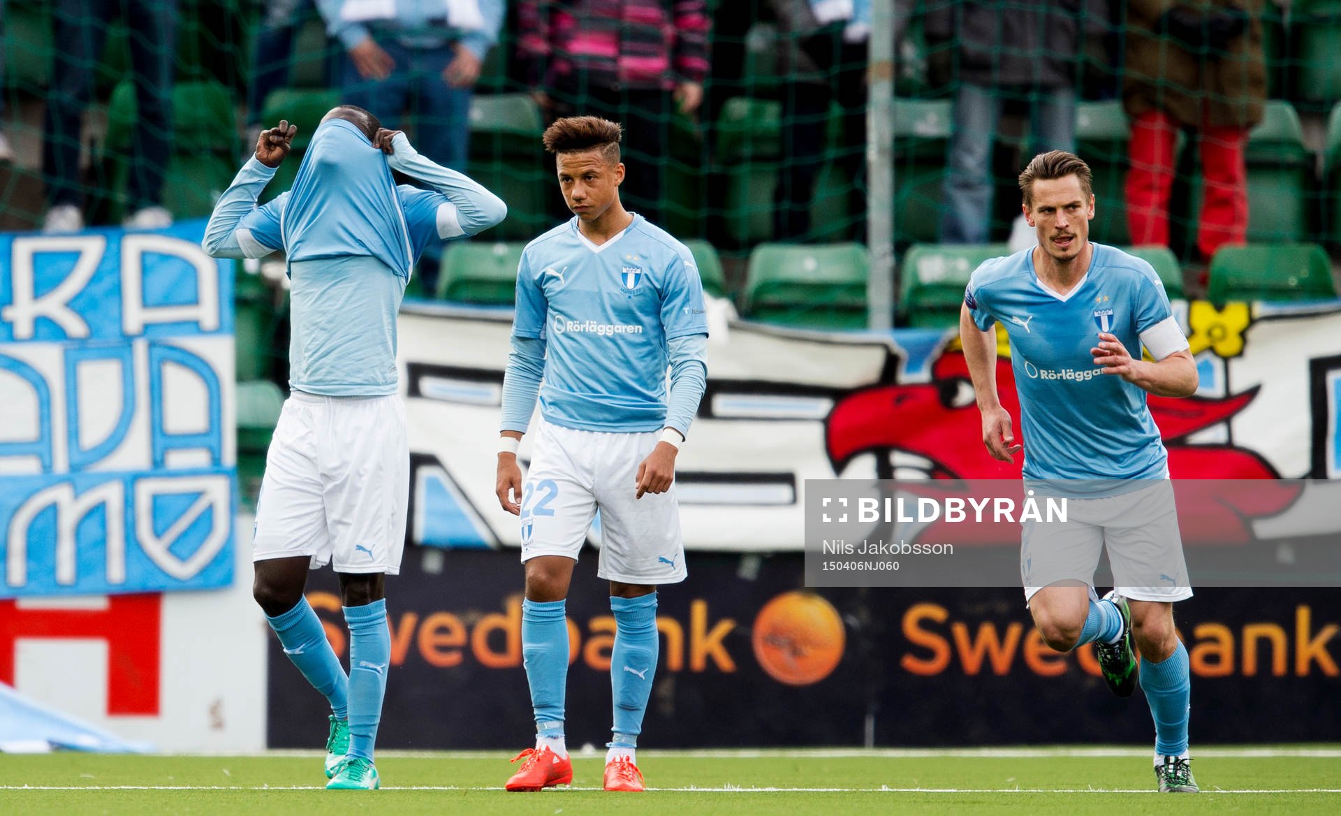 Malmö FFs Enock Kofi Adu blir utvisad och deppar med