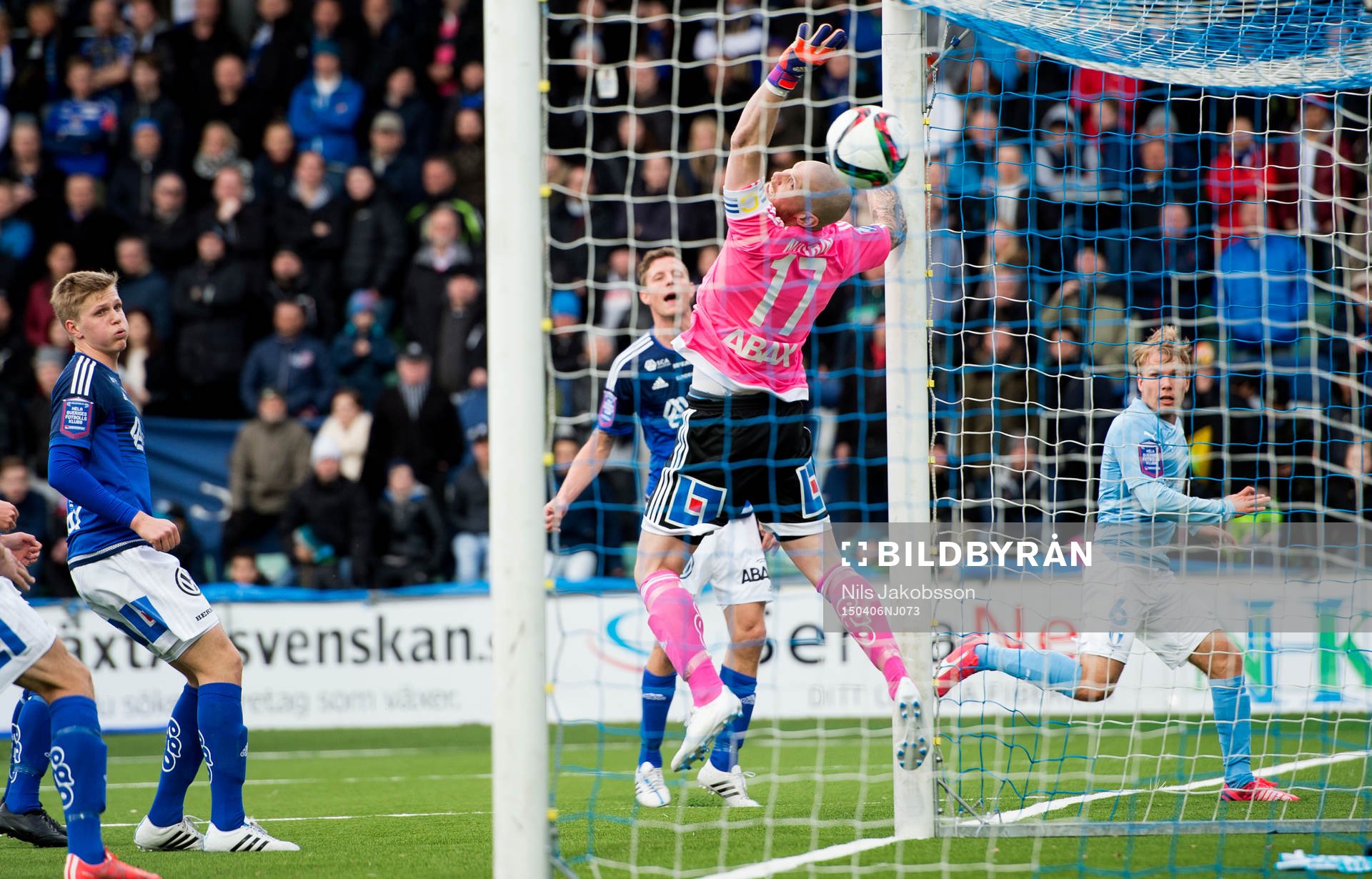 Malmö FFs Oscar Lewicki nickar 1-4 bakom Sundsvalls