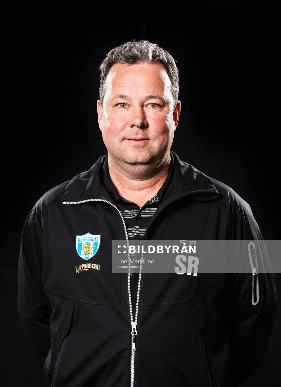 Stefan Rehn, tränare Kopparbergs/Göteborg, poserar för ett porträtt under upptaktsträffen inför Damallsvenskan i fotboll den 7 april 2015 i Stockholm.
