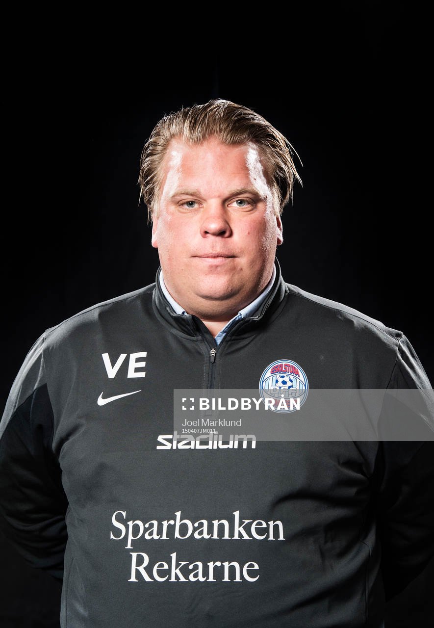 Viktor Eriksson, tränare Eskilstuna, poserar för ett porträtt under upptaktsträffen inför Damallsvenskan i fotboll den 7 april 2015 i Stockholm.