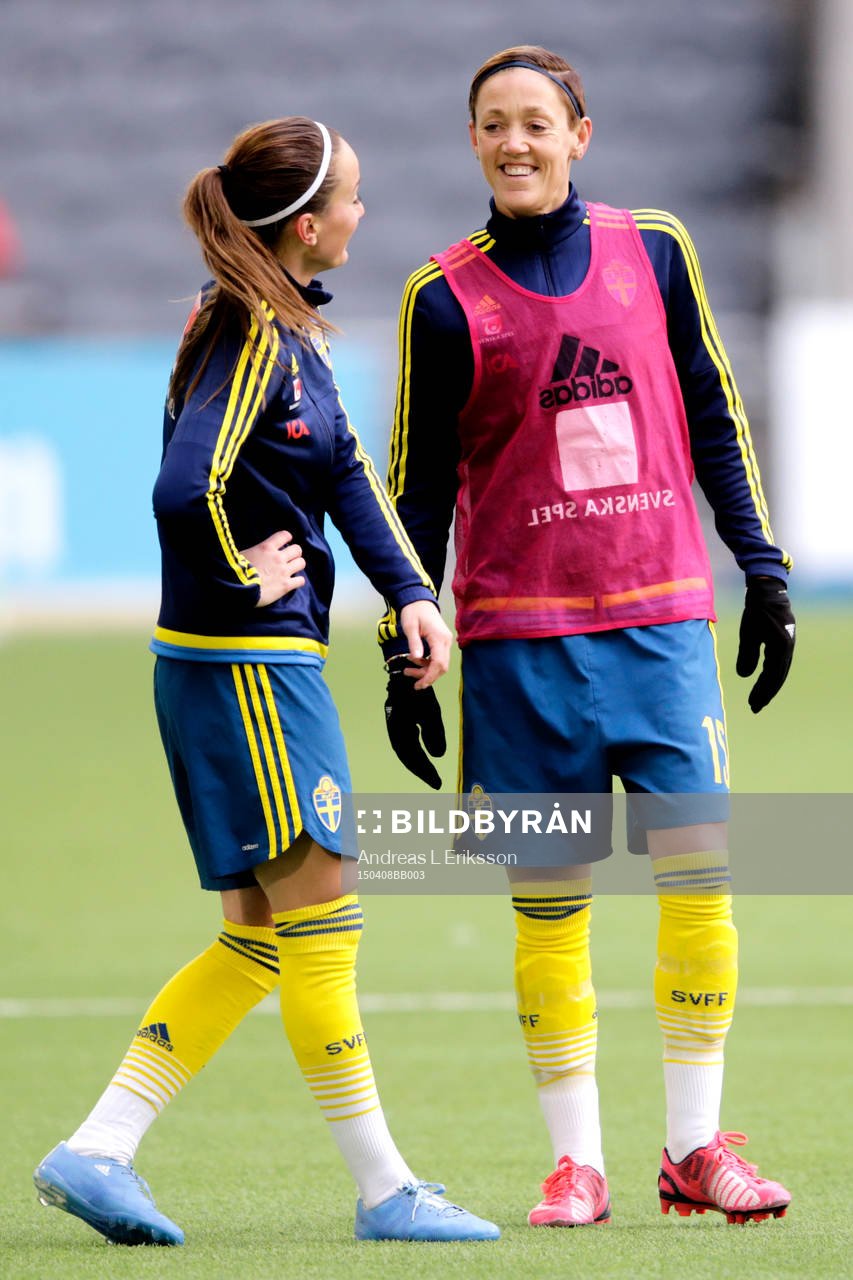 Sveriges Kosovare Asllani och Therese Sjögran