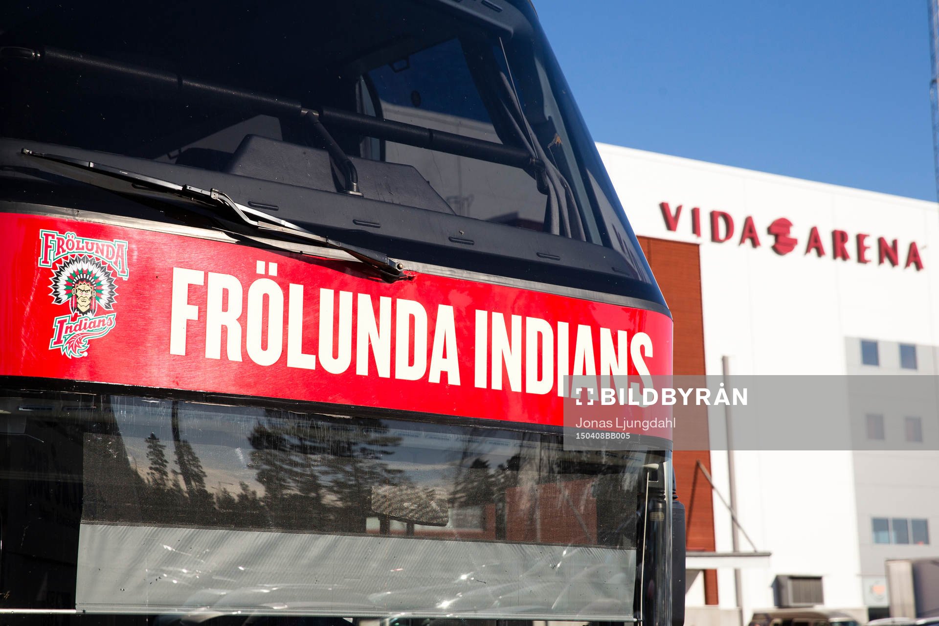 Frölundas spelarbuss utanför Vida arena