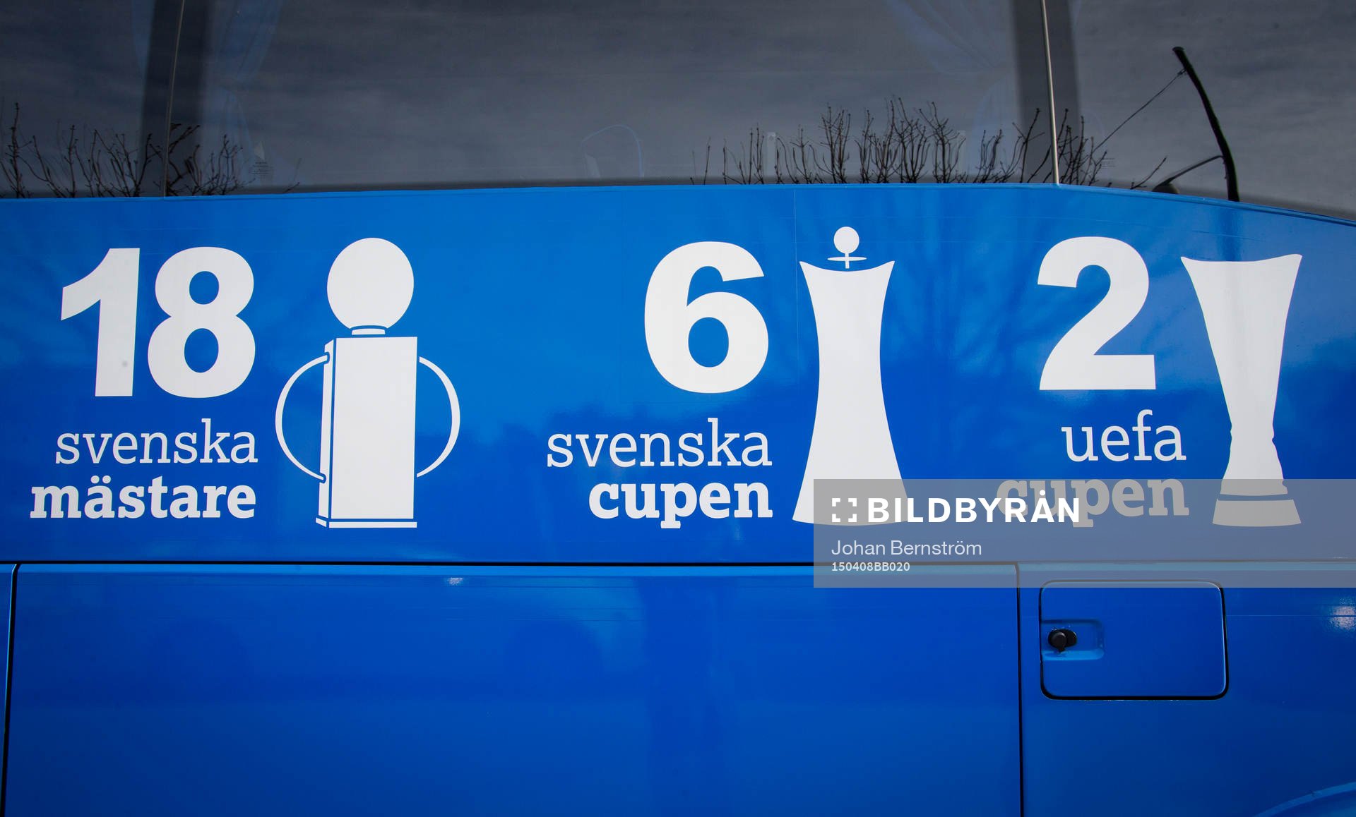 IFK Göteborgs spelarbuss med texten 18 svenska mästare, 6
