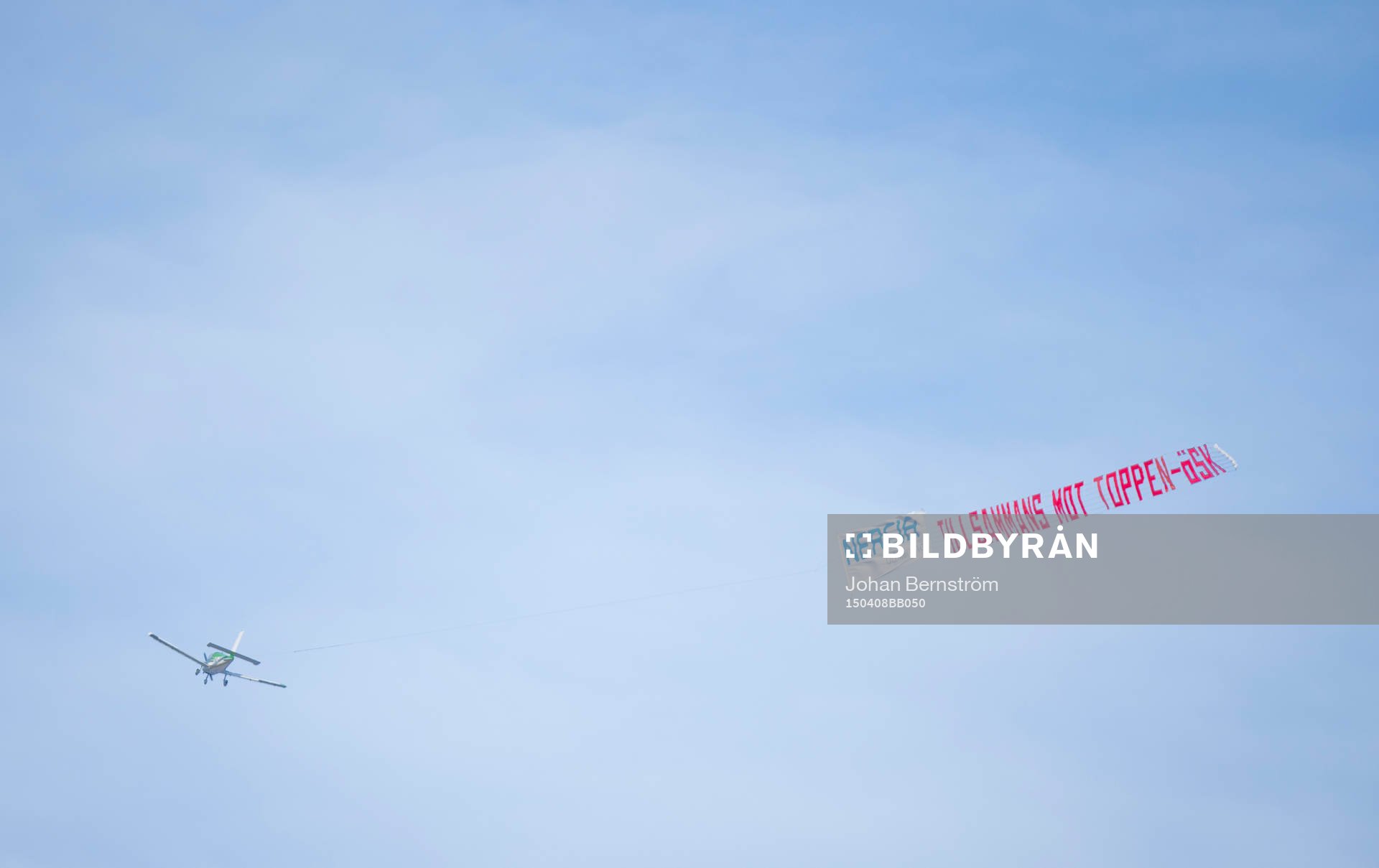 Flygplan med texten tillsammans mot toppen