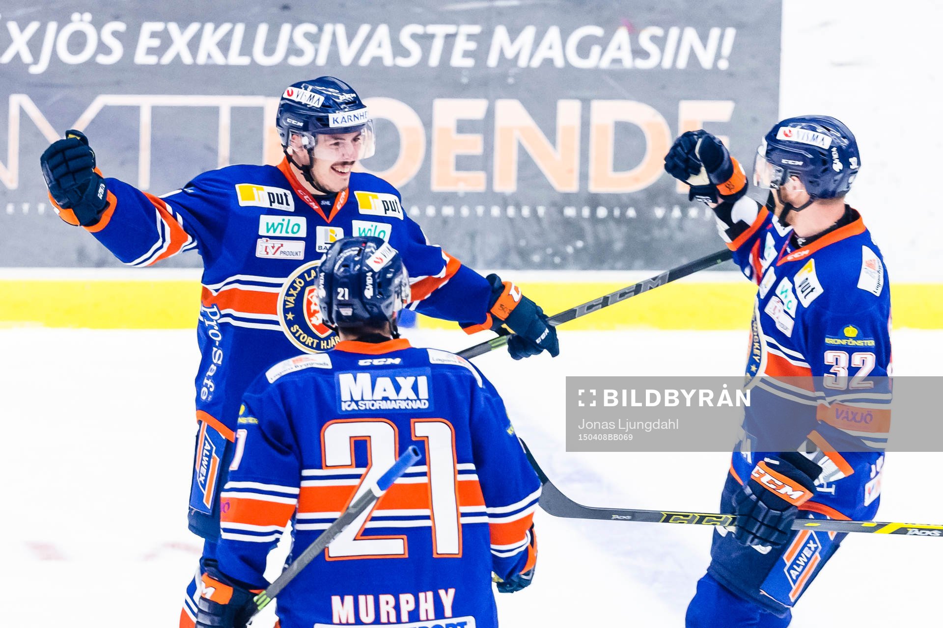 Växjös Sebastian Erixon firas av Cory Murphy  och Nick