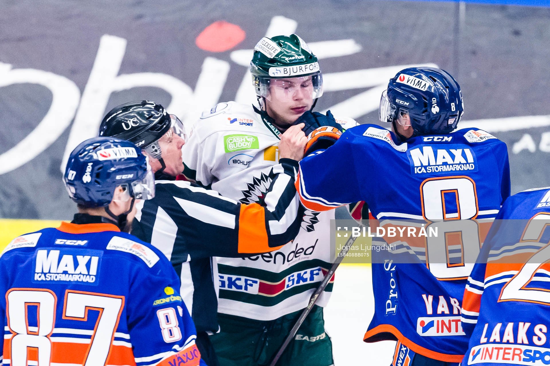 Gruff mellan Växjös Frölundas Anton Blidh och Växjös