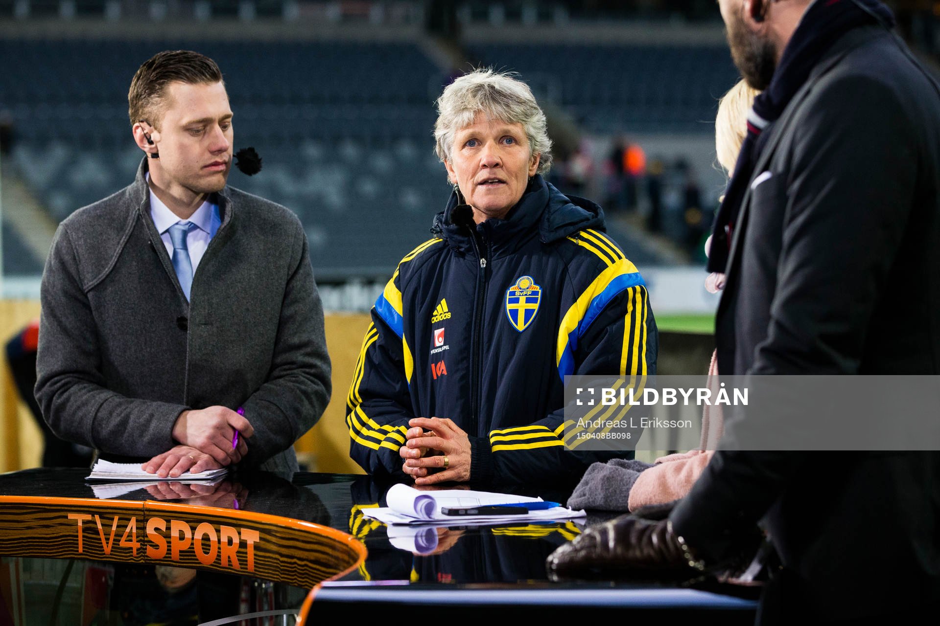 Sveriges förbundskapten Pia Sundhage i TV4:s studio efter fotbollslandskampen mellan Sverige och Danmark den 8 april 2015 i Stockholm.