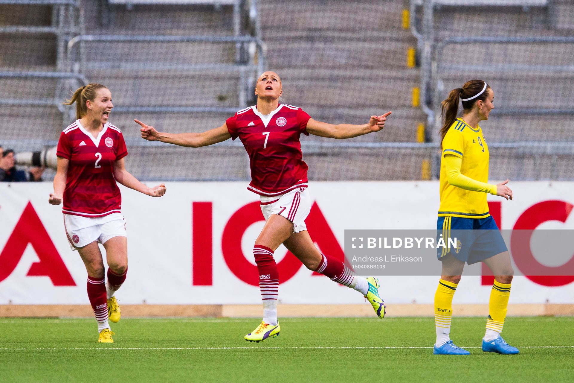 Danmarks Cecilie Sandvej och Sanne Troelsgaard jublar
