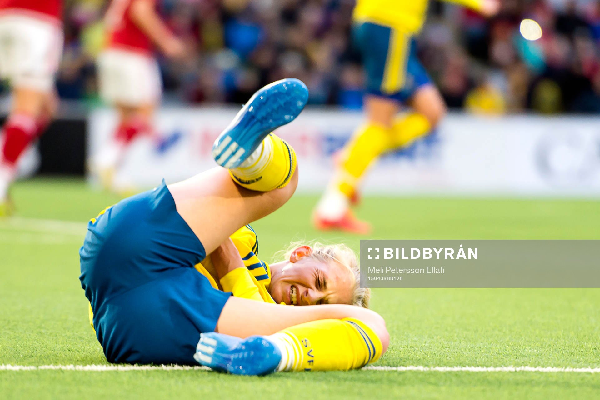 Sveriges Sofia Jakobsson blir skadad