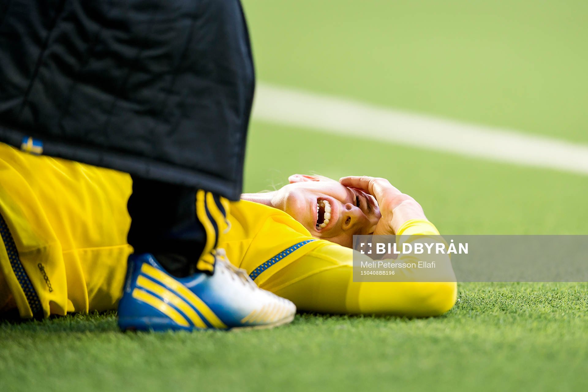 Sveriges Sofia Jakobsson skadar sig