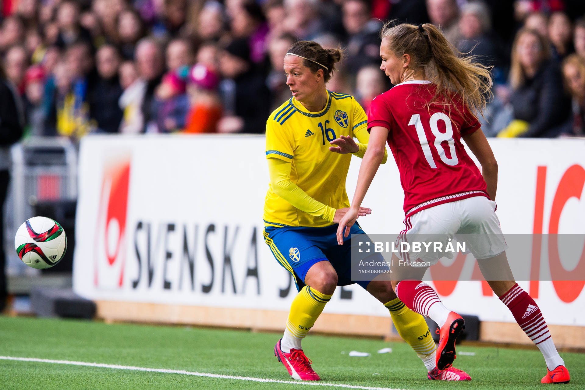 Sveriges Lina Nilsson och Danmarks Frederikke Skjødt