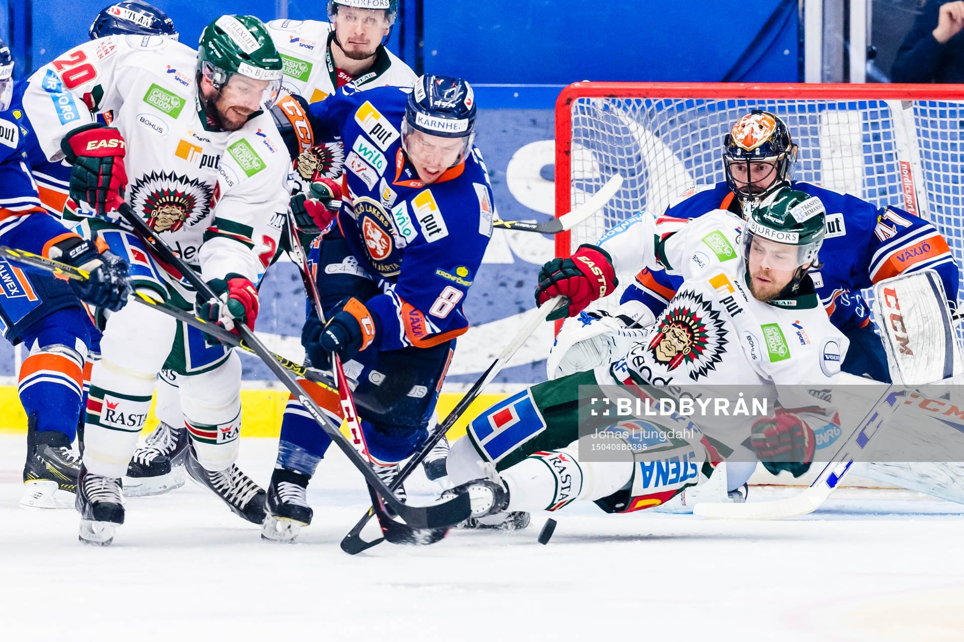 Kamp mellan Frölundas Joel Lundqvist, Nicklas Lasu och