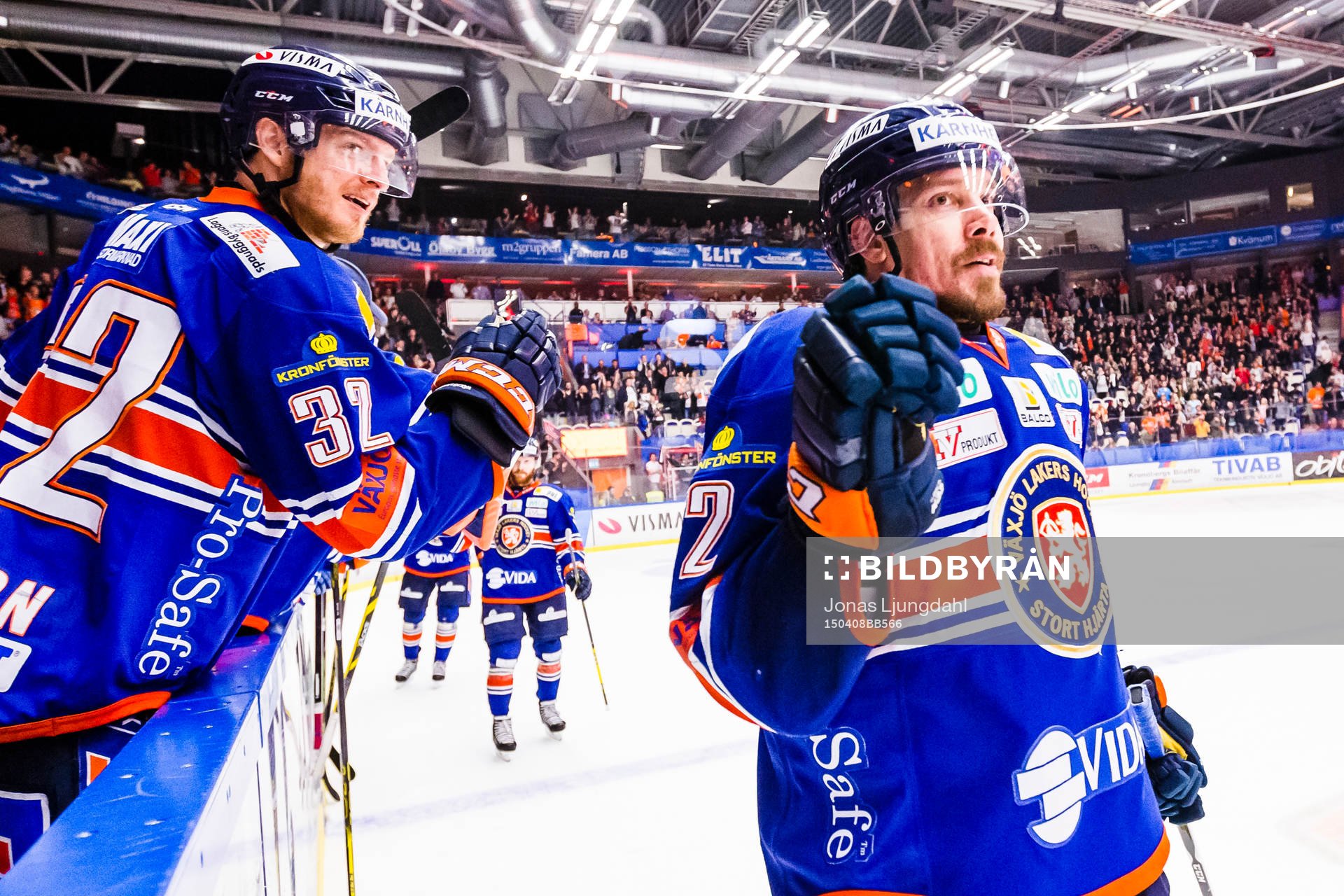 Växjös Nick Johnson och Teemu Laakso firar