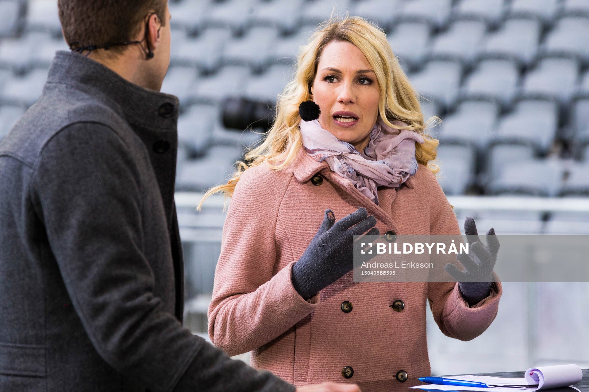 TV4 sportens Hanna Marklund i TV4:s studio under fotbollslandskampen mellan Sverige och Danmark den 8 april 2015 i Stockholm. 
