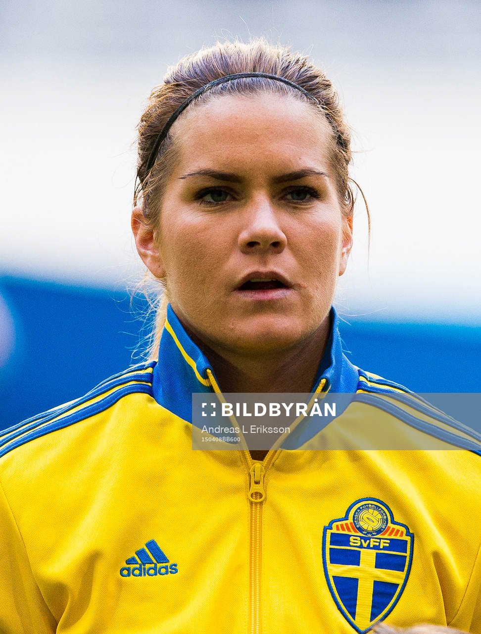 Sveriges Hanna Folkesson innan fotbollslandskampen mellan