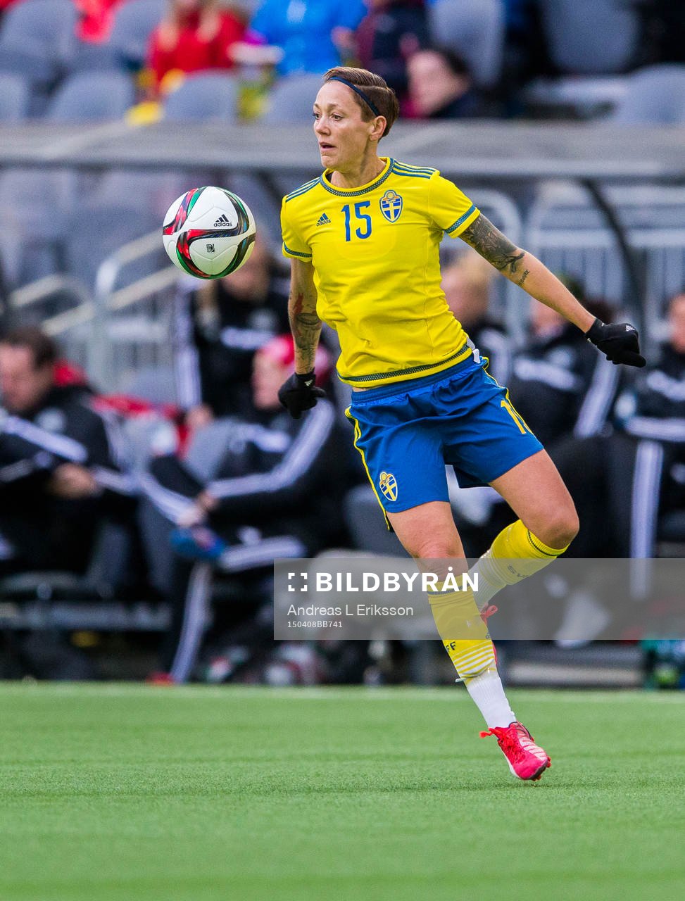 Sveriges Therese Sjögran tar ner bollen