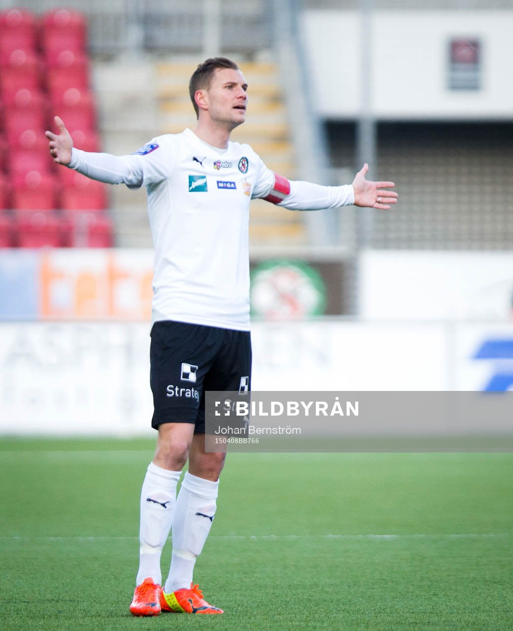 Örebros Robert Åhman Persson deppar