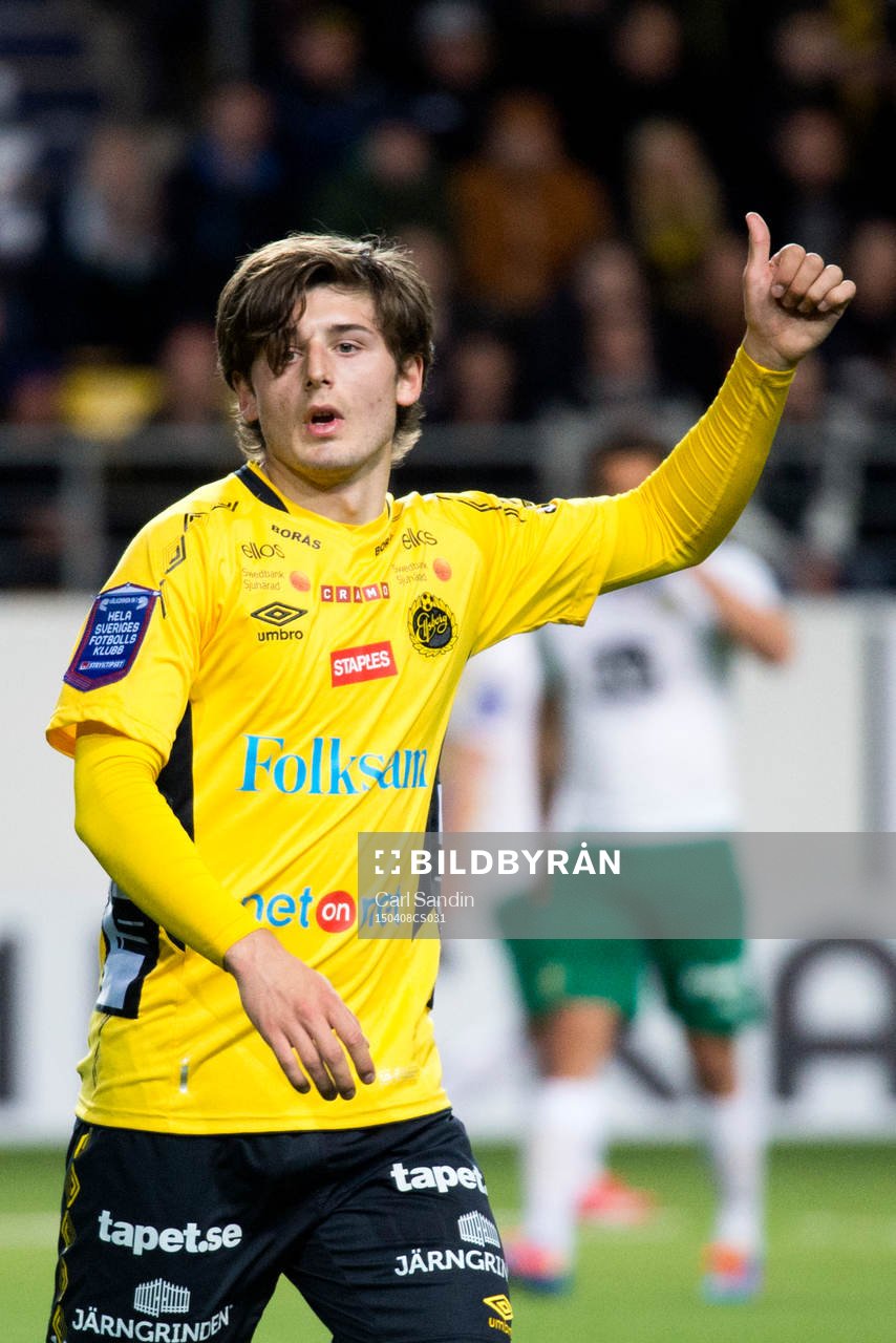 Elfsborgs Arber Zeneli gör tummen upp