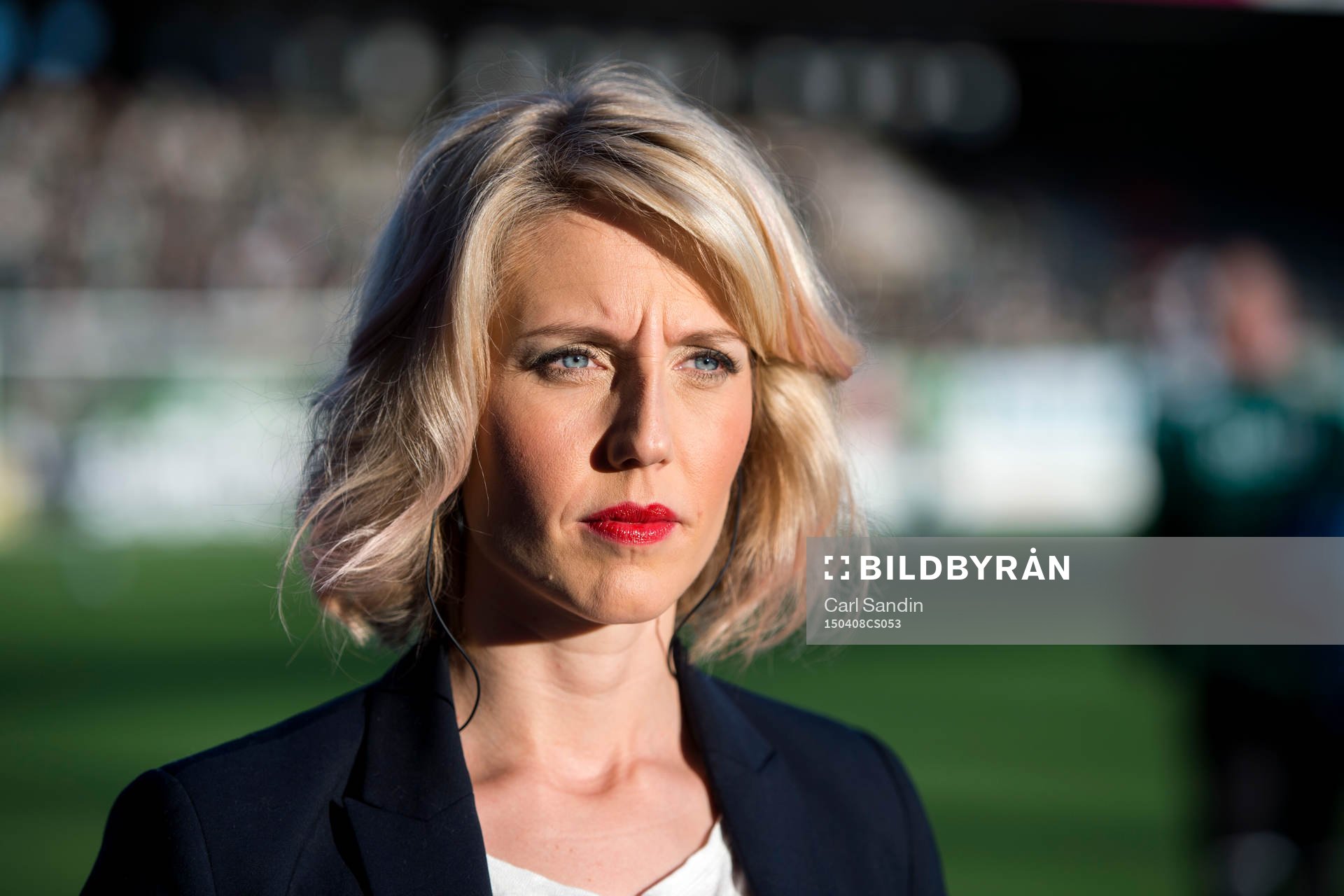 Lovisa Giertta, reporter hos Cmore, under fotbollsmatchen i Allsvenskan mellan Elfsborg och Hammarby den 8 april 2015 i Borås.