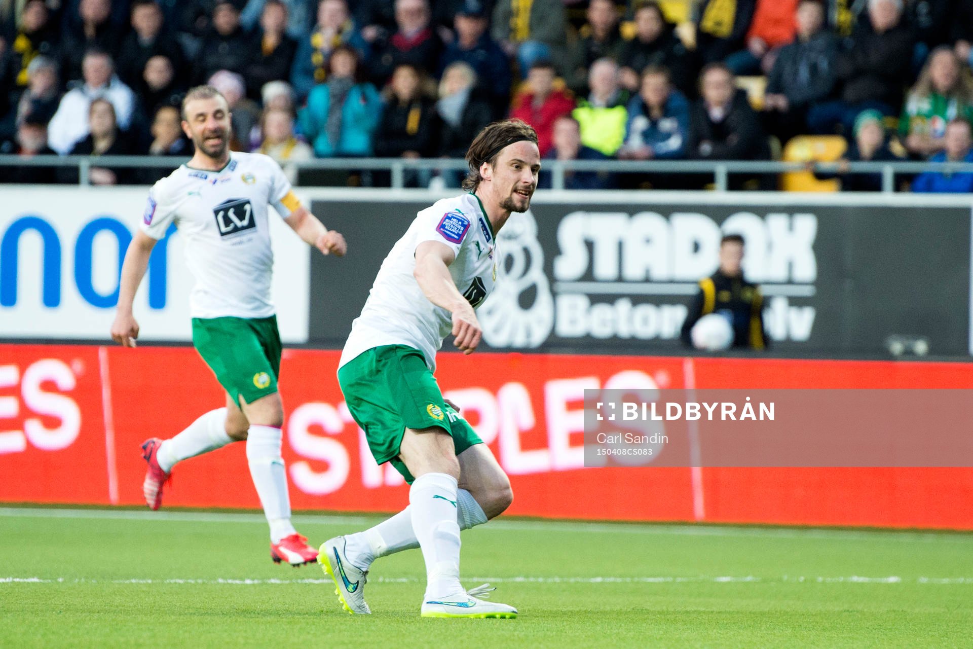 Hammarbys Linus Hallenius jublar