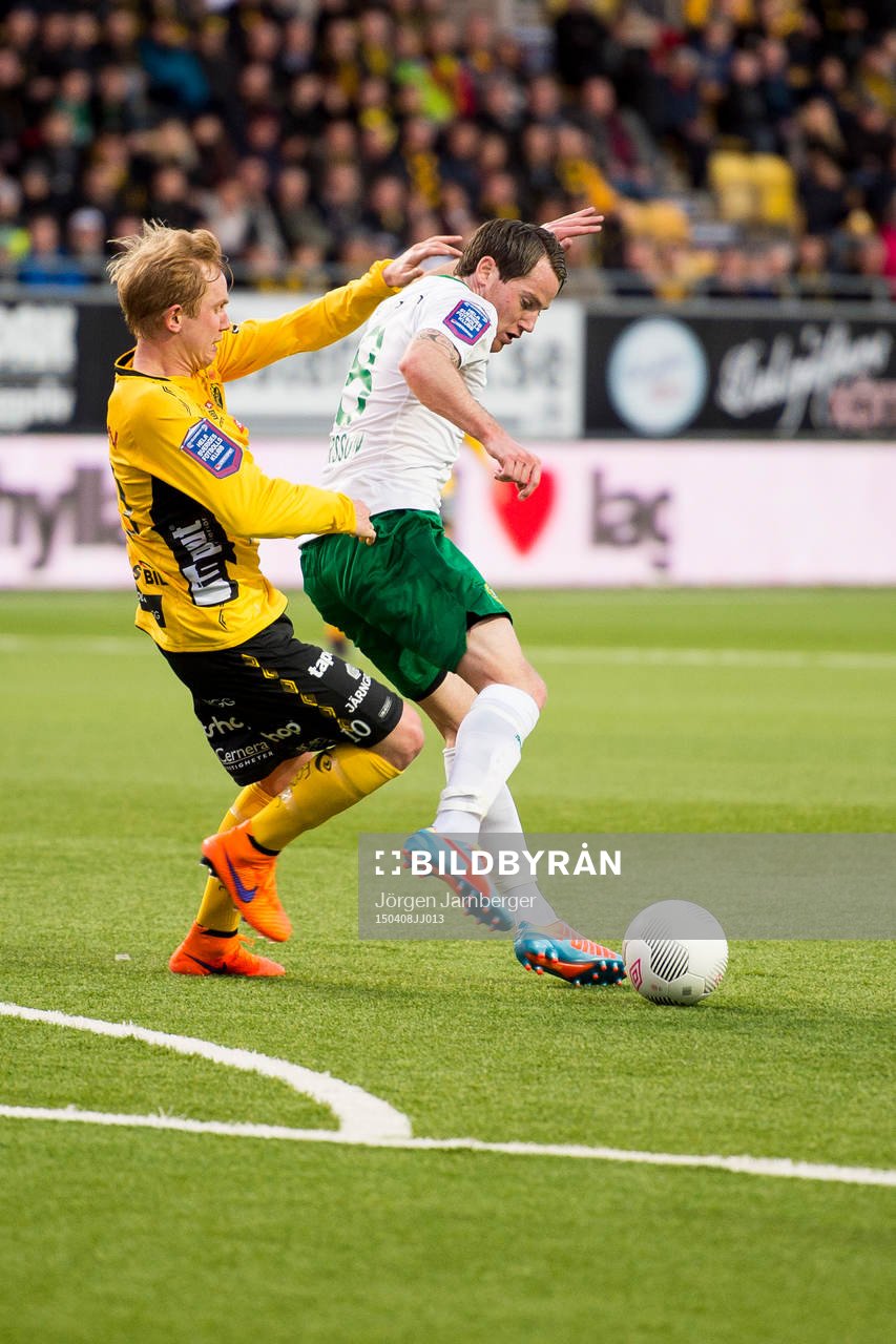 Kamp mellan Hammarbys Johan Persson och Elfsborgs Simon Lundevall under fotbollsmatchen i Allsvenskan mellan Elfsborg och Hammarby den 8 april 2015 i Borås.