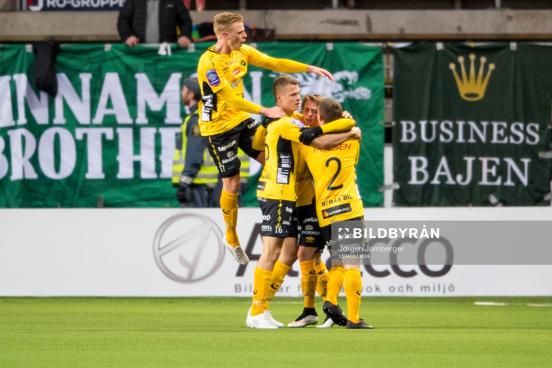Elfsborgs Simon Hedlund (mitt i bild) jublar tillsammans med Per Frick, Viktor Claesson och Jesper Manns efter att gjort 1-1 under fotbollsmatchen i Allsvenskan mellan Elfsborg och Hammarby den 8 april 2015 i Borås.