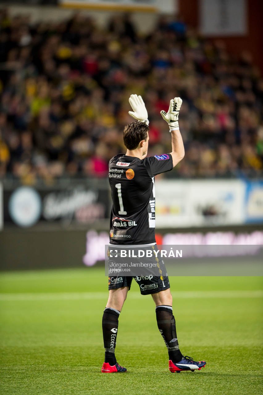 Elfsborgs målvakt Kevin Stuhr - Ellegaard jublar