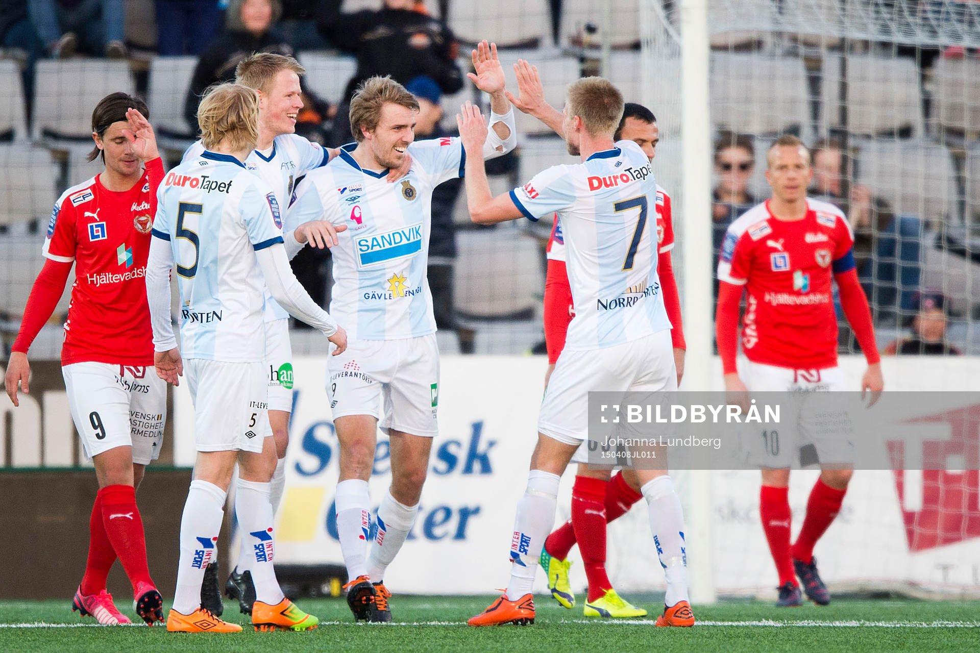 Gefles Johan Oremo (m) gör 2-0 och jublar med Jacob
