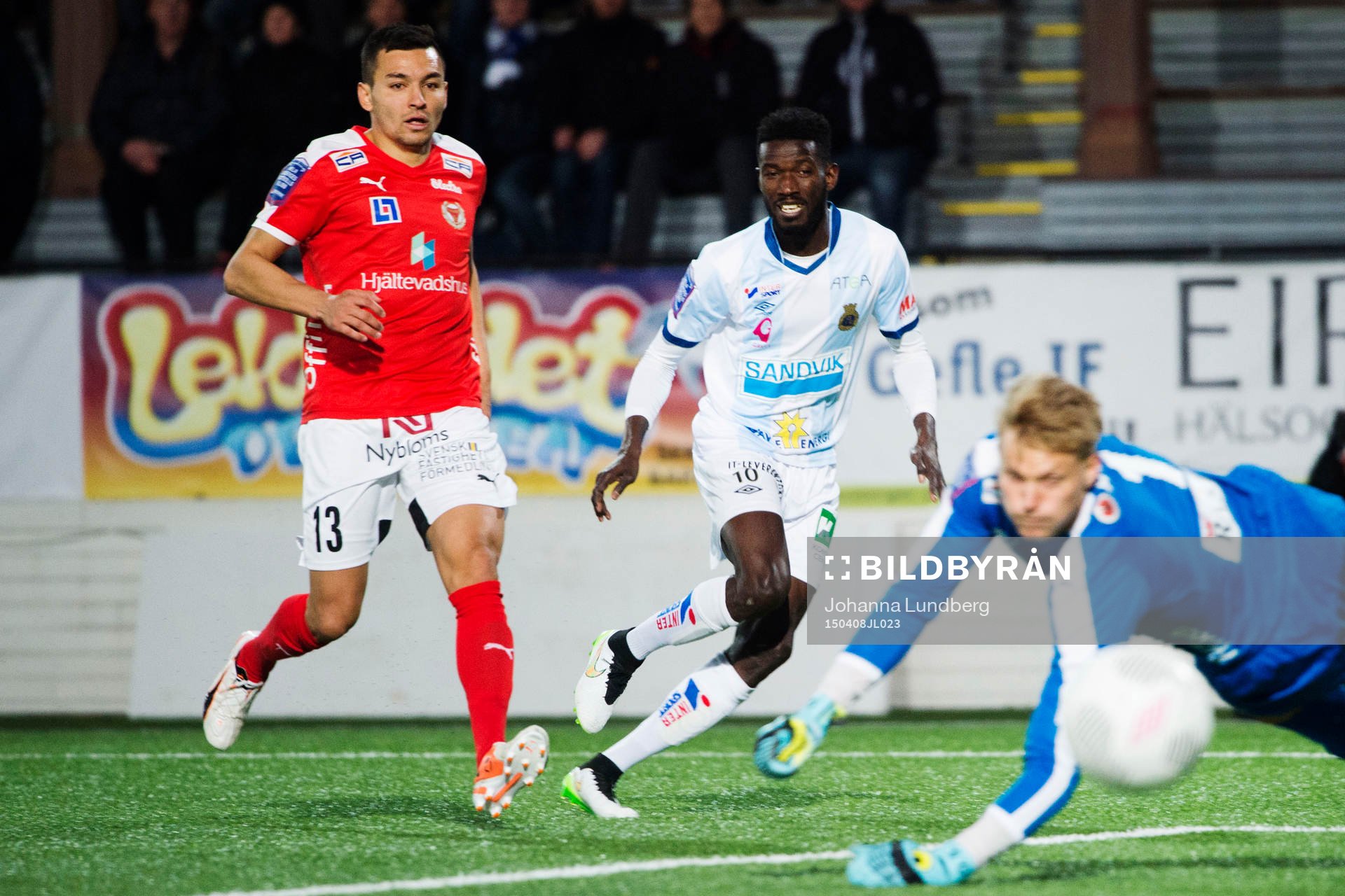 Gefles Dioh Williams mot Kalmars Emin Nouri  och målvakt