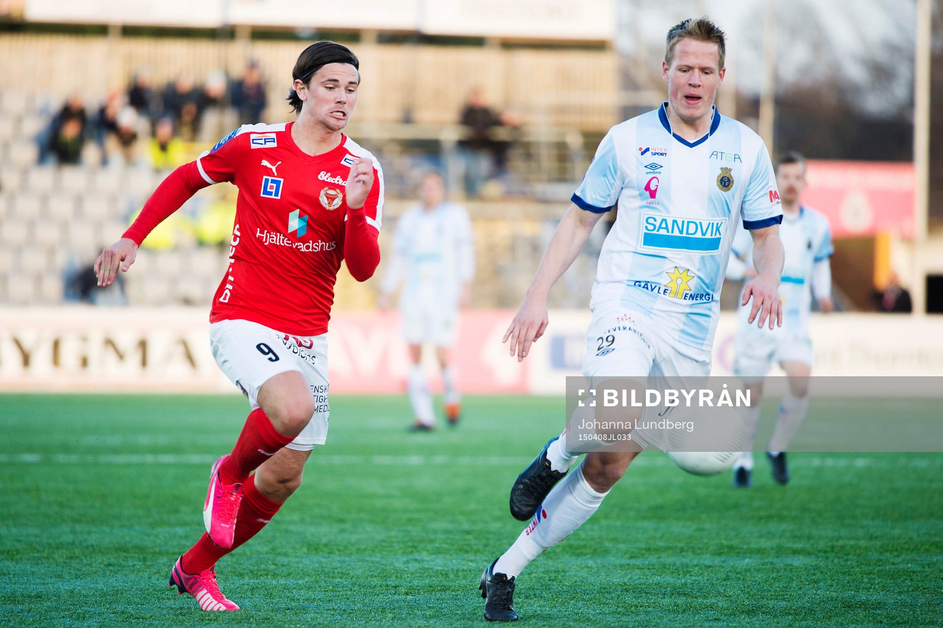 Kalmars Marcus Antonsson och Gefles Martin Rauschenberg under fotbollsmatchen i Allsvenskan mellan Gefle och Kalmar den 8 april 2015 i Gävle.