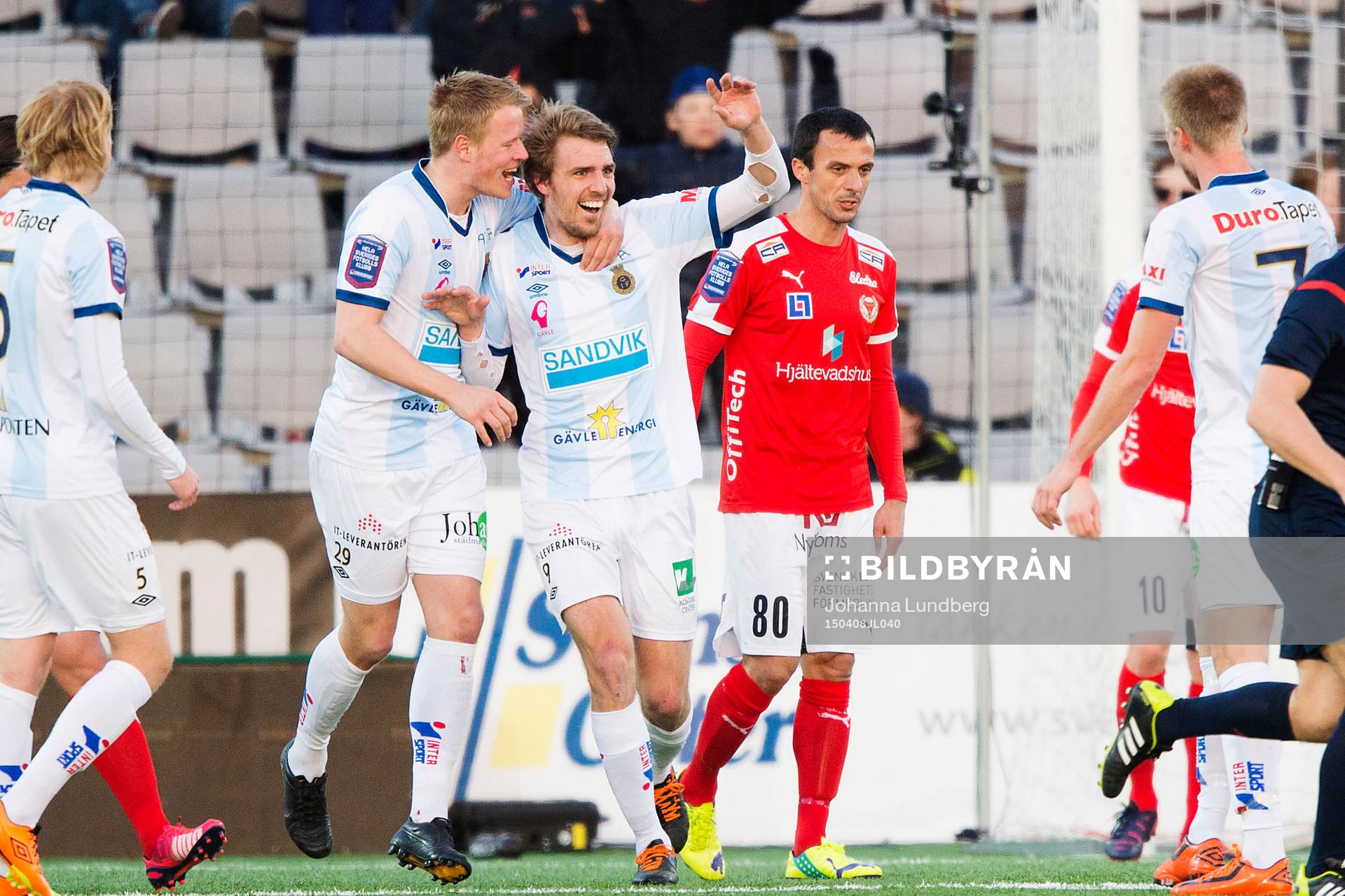 Gefles Johan Oremo (m) gör 2-0 och jublar med Jacob