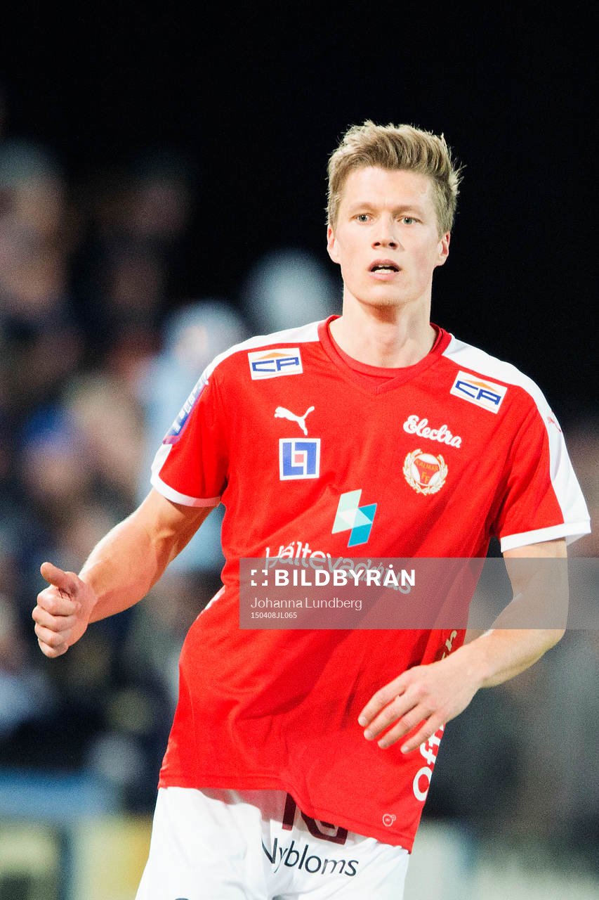 Kalmars Viktor Elm under fotbollsmatchen i Allsvenskan mellan Gefle och Kalmar den 8 april 2015 i Gävle.