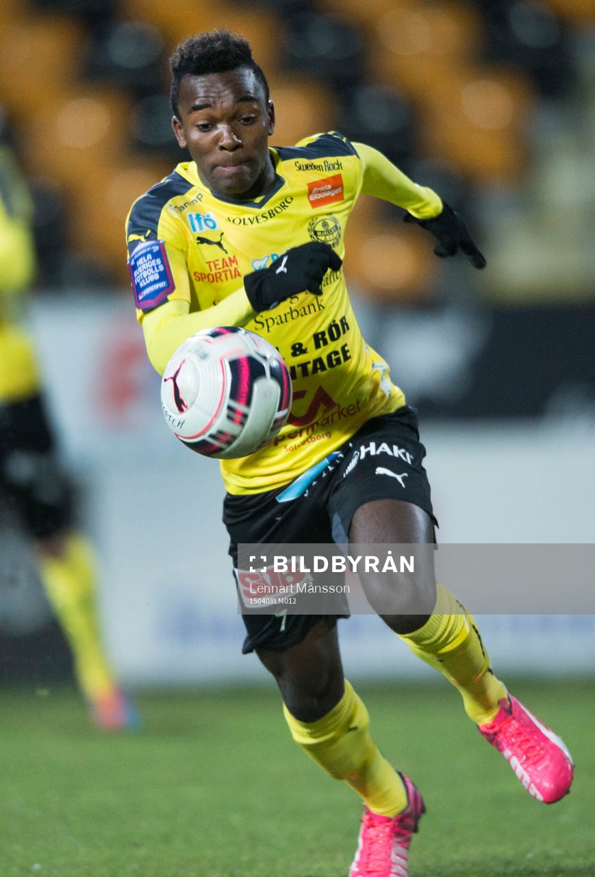 Mjällbys Lumala Abdu  i matchen i Superettan mellan