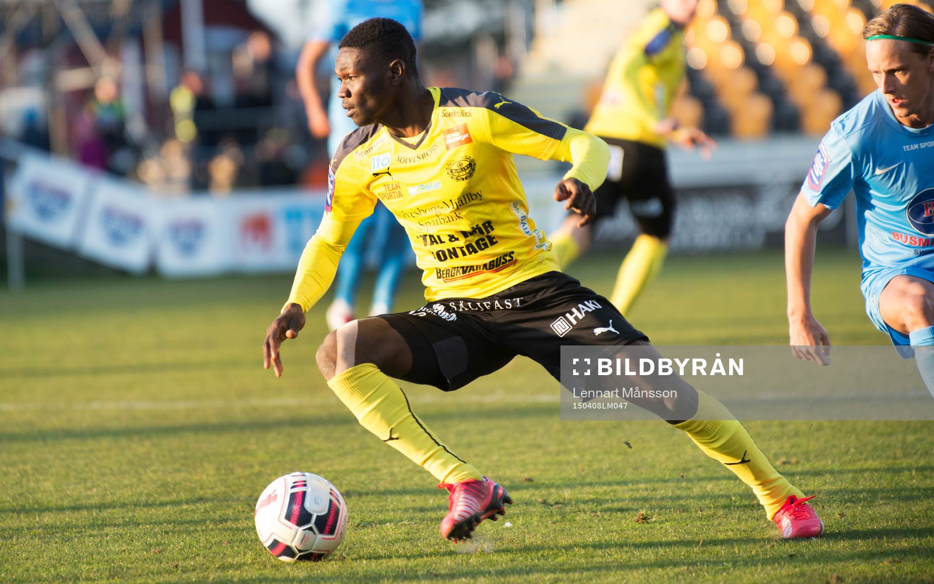 Mjällbys Kwame Bonsu  i matchen i Superettan mellan