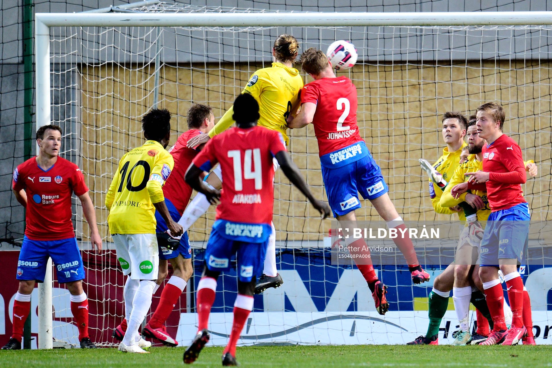 Falkenbergs Tobias Carlsson nickar i mål men det blir
