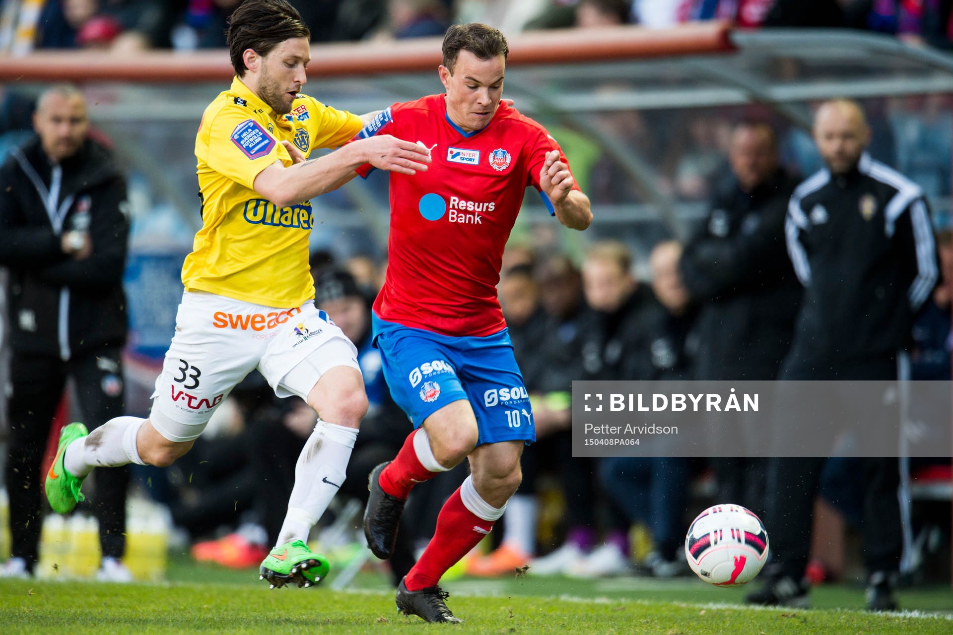 Falkenbergs Tibor Joza och Helsingborgs Anton Wede under fotbollsmatchen i Allsvenskan mellan Helsingborg och Falkenberg den 8 april 2015 i Helsingborg.