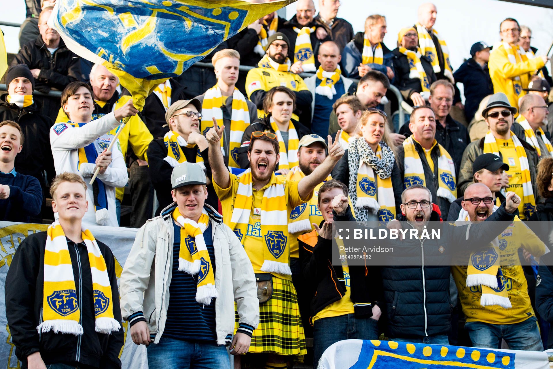 Falkenbergs supportrar jublar