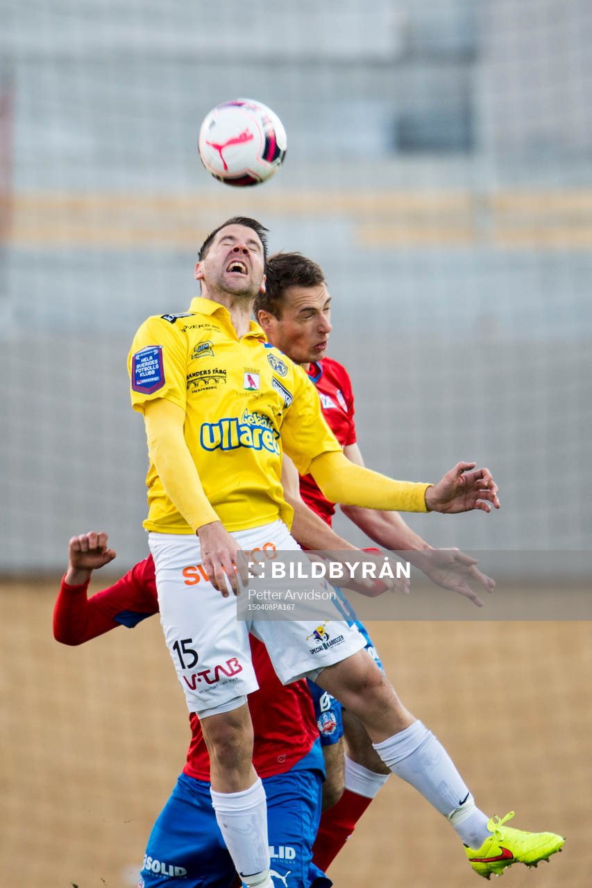 Falkenbergs Stefan Rodevåg i nickduell med Helsingborgs